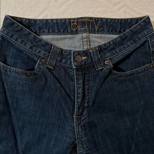 Kimes Ranch Women - Betty